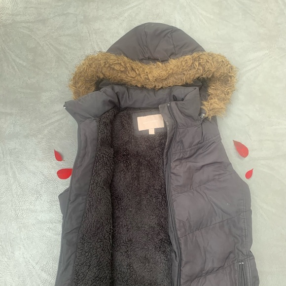 Banana Republic Black Fur-Line Puffer Vest - Picture 3 of 7